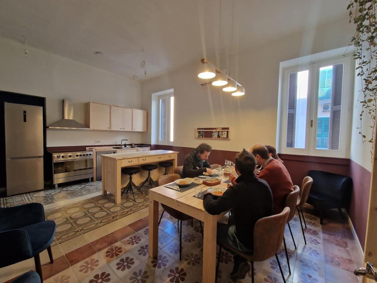 Lostabile Guesthouse & Coworking Бари Экстерьер фото