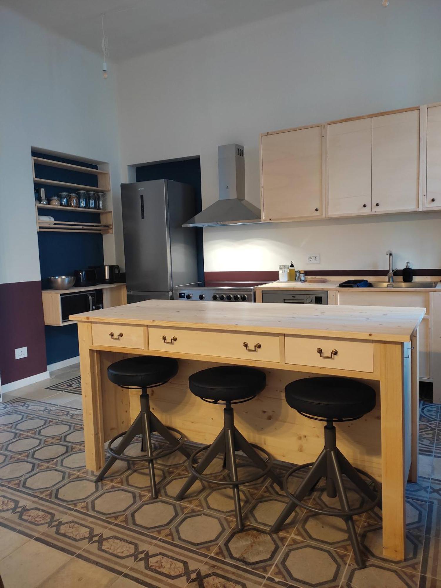 Lostabile Guesthouse & Coworking Бари Экстерьер фото