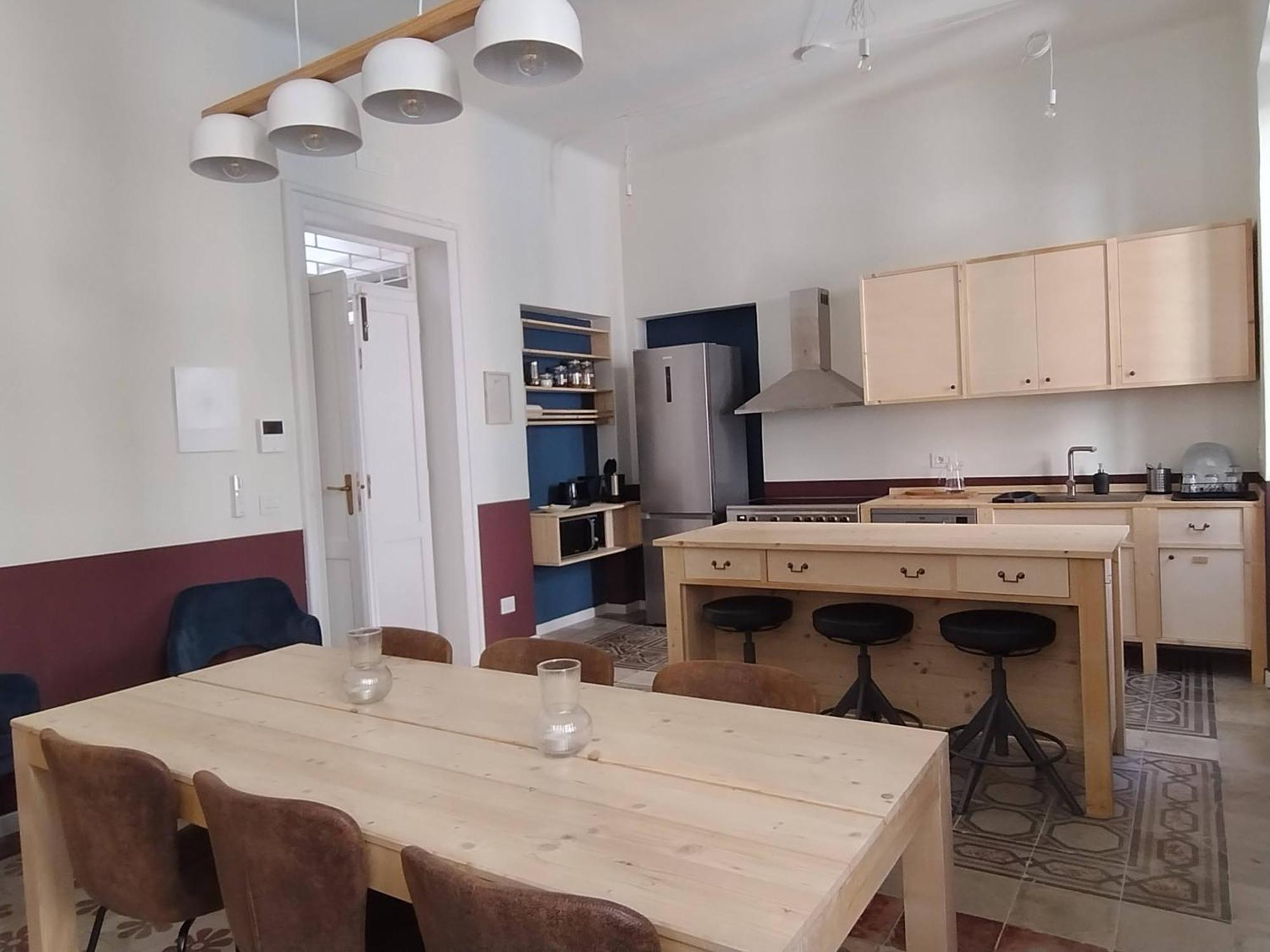 Lostabile Guesthouse & Coworking Бари Экстерьер фото